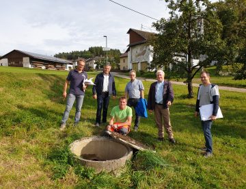 Bgm Brandstätter Und Vzbm. Sandner Bei Der Kanalbegehung Mit Fachleuten