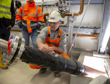 Im Pumpenhaus wird im Ringspalt ein Leckagemeldesystem installiert_©Harald Bachingererfolgreich von RTi erneuert