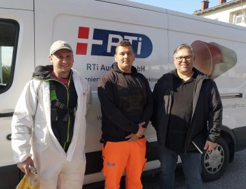 Stefan Ertl und Stefan Pöchersdorfer, Mitarbeiter der RTi Austria GmbH, sowie Ing. Andreas Zottele, unabhängiger Auditor der SystemCert Zertifizierungs GmbH.
